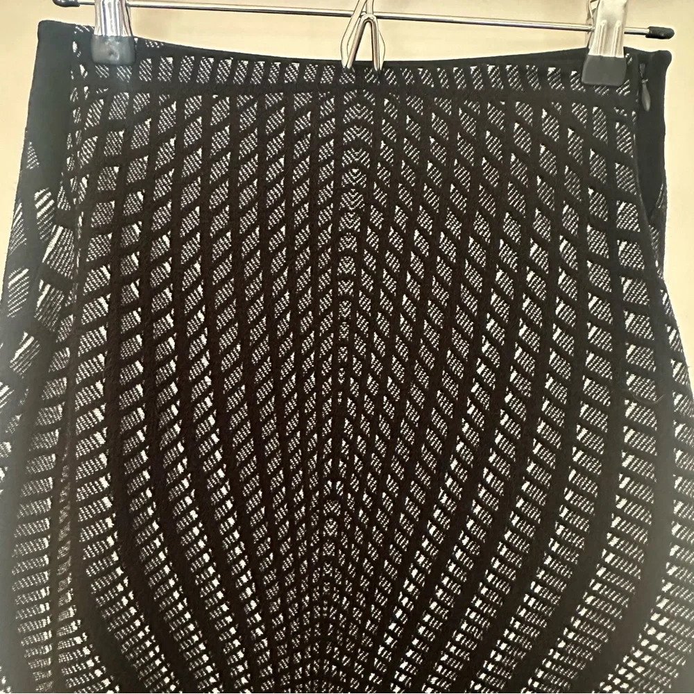 Diane Von Furstenberg Black and White Geometric Pencil Skirt - Picture 2 of 12